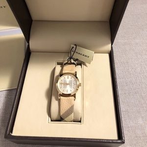 COPY - Burberry watch authentic new with tag, bea…